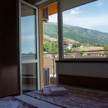 Central Apartment Mountain View Karlovo Exteriör bild