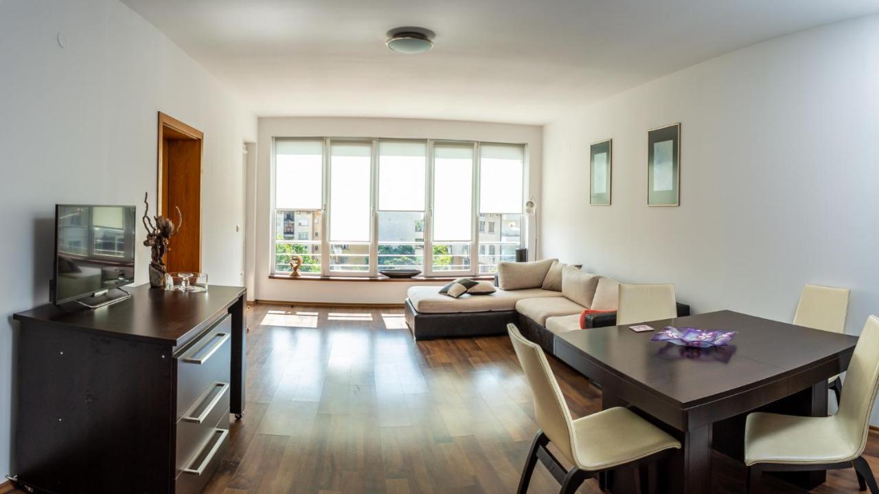 Central Apartment Mountain View Karlovo Exteriör bild