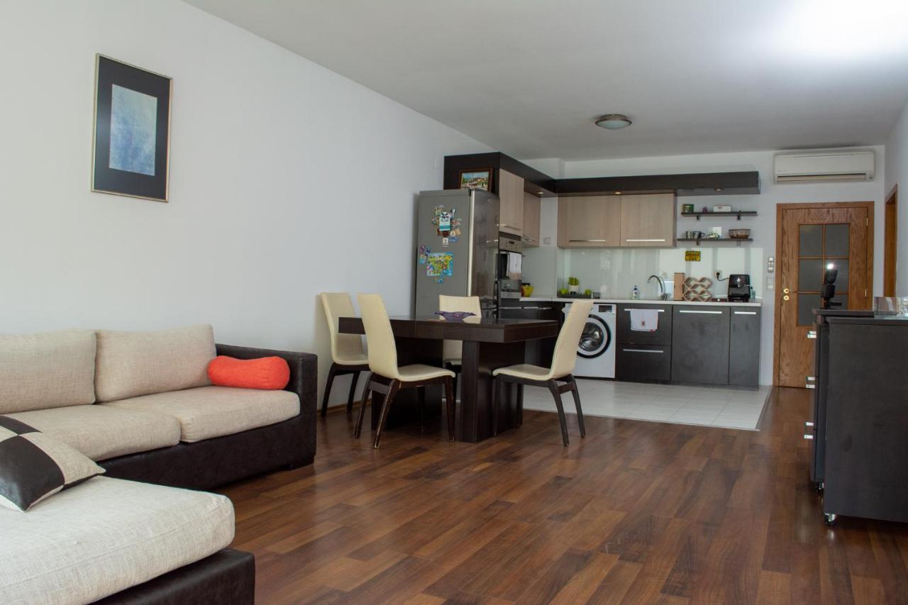 Central Apartment Mountain View Karlovo Exteriör bild